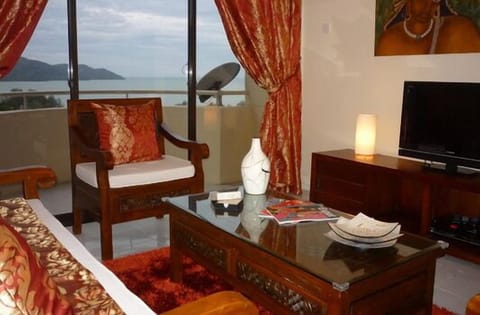 Cozy Condo with Stunning Sea View