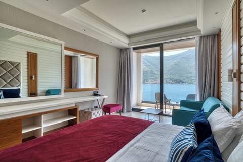 Superior Double Room, 1 Queen Bed, Sea View, Sea Facing | Egyptian cotton sheets, premium bedding, free minibar items