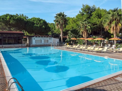 Swimming Pool, Property, Leisure, Real Estate, Water, Resort, Vacation, House, Tree, Leisure Centre