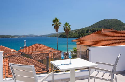 Signature Suite, 1 King Bed | Balcony
