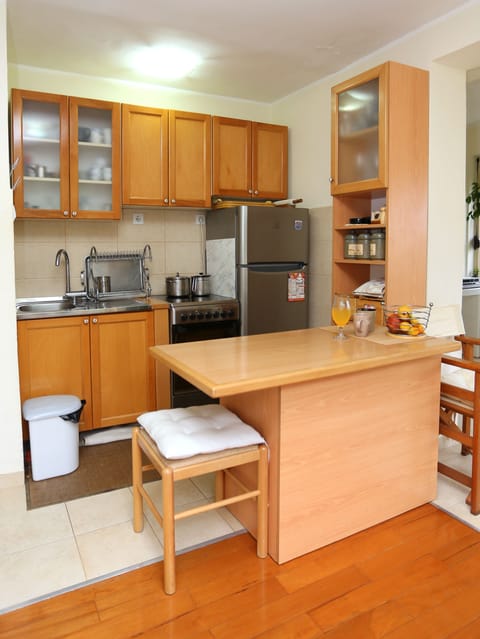 Full size kitchen has everything you need for preparing your favourite meal