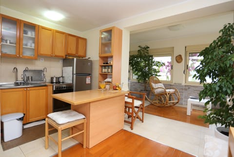 Fully equipped kitchen in which you'll love to spend your time