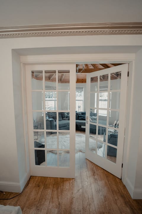 Family House, Ensuite | Interior