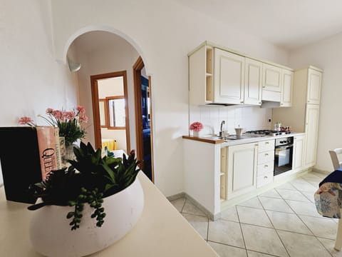 Comfort Apartment, 1 Bedroom, Balcony | Private kitchen | Full-size fridge, stovetop, cookware/dishes/utensils, freezer