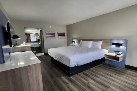 Desk, iron/ironing board, cribs (surcharge), rollaway beds (surcharge)