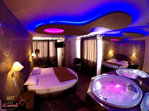 Junior Suite | Individually decorated, blackout drapes, soundproofing, rollaway beds