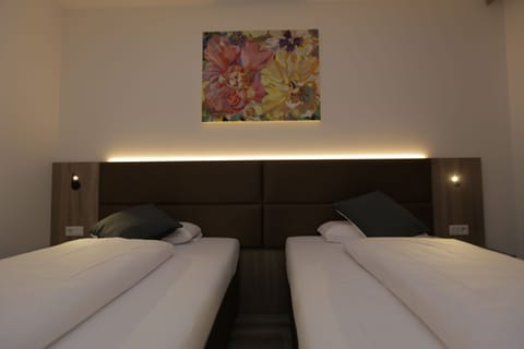 Economy Double or Twin Room | Soundproofing, iron/ironing board (on request), WiFi (free), bed sheets