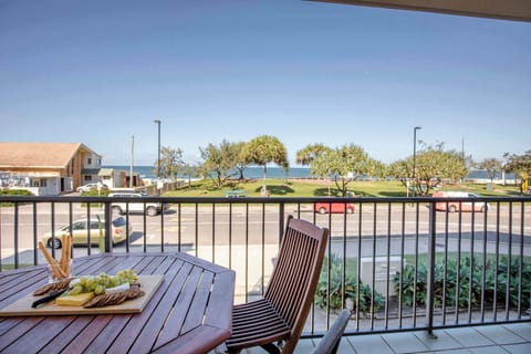 Enjoy the views & alfresco dining on the balcony.
