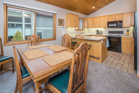 Gather round | Main Level