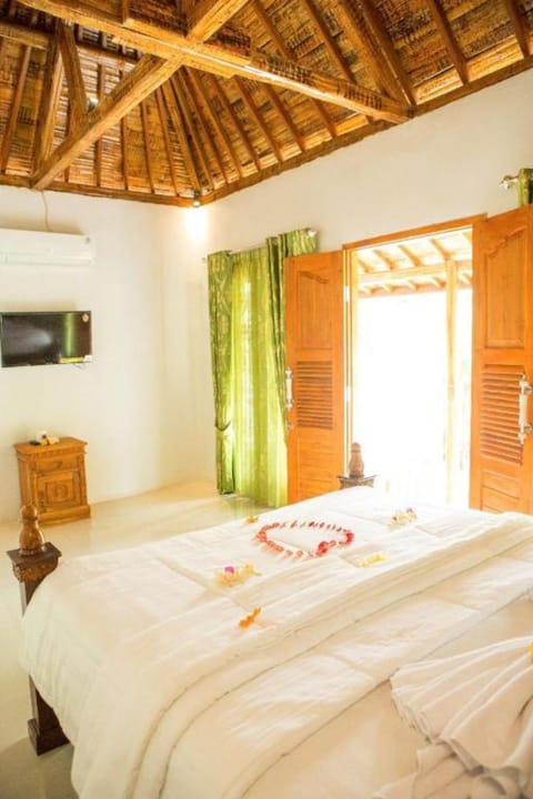 Deluxe Bungalow, Garden View | 1 bedroom, laptop workspace, soundproofing, free WiFi