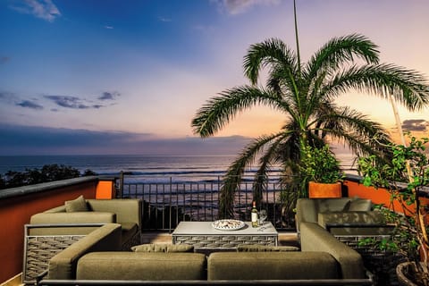 Amazing sunsets in the oceanview penthouse terrace!