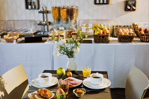 Daily buffet breakfast for a fee