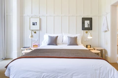 Double Room | Minibar, individually decorated, individually furnished