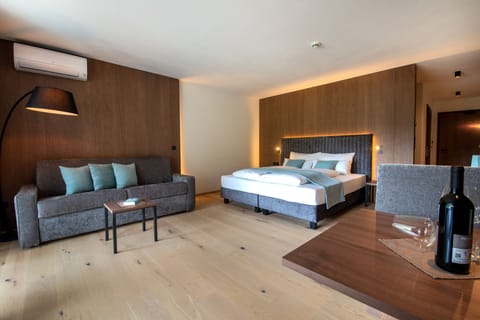 Deluxe Double Room | Hypo-allergenic bedding, in-room safe, desk, free WiFi