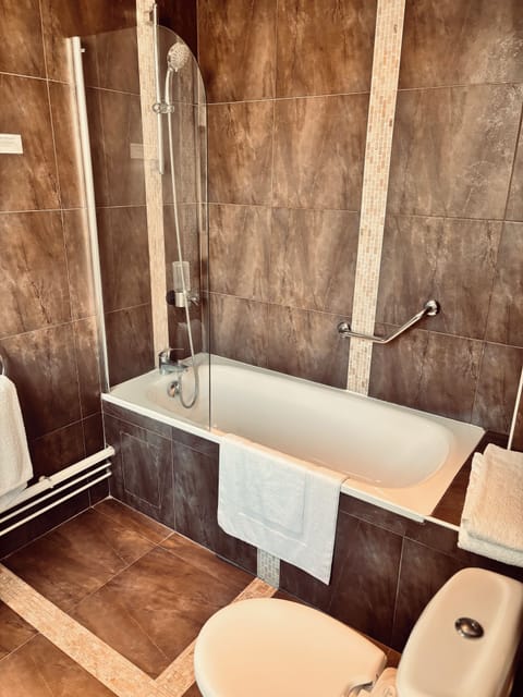 Superior Room, Bathtub | Bathroom | Free toiletries, hair dryer, towels, soap