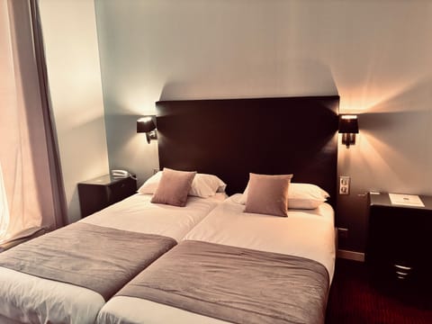 Twin Room | In-room safe, desk, soundproofing, free WiFi