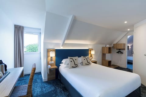 Chambre quadruple | Premium bedding, individually decorated, desk, laptop workspace