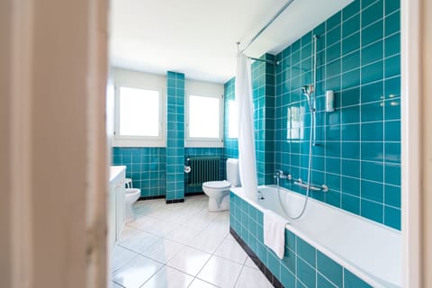 Junior Suite, Balcony | Bathroom | Free toiletries, hair dryer, bathrobes, slippers