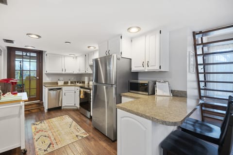 Full size kitchen with stainless steel appliances