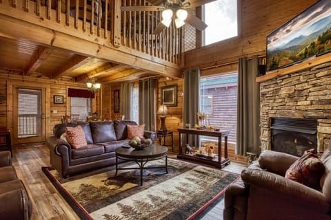 House, Multiple Beds (Whispering Creek #302) | Living area