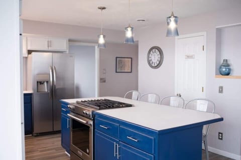 Kitchen – Plenty of prep space for group meals or lakeside snacks