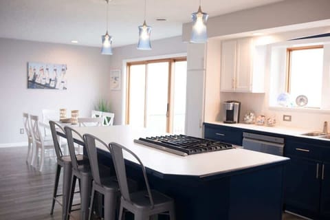 Kitchen- Extra seating for conversations while dinner comes together