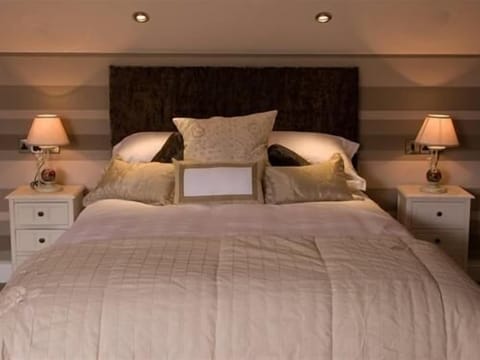 Deluxe Double Room, Sea View | Egyptian cotton sheets, premium bedding, memory foam beds, in-room safe