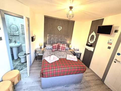 Double Room, 1 Double Bed | Desk, soundproofing, iron/ironing board, free WiFi