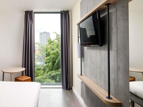 Desk, blackout drapes, free WiFi, bed sheets