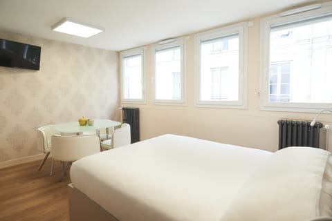 Studio double | Individually decorated, desk, soundproofing, free WiFi