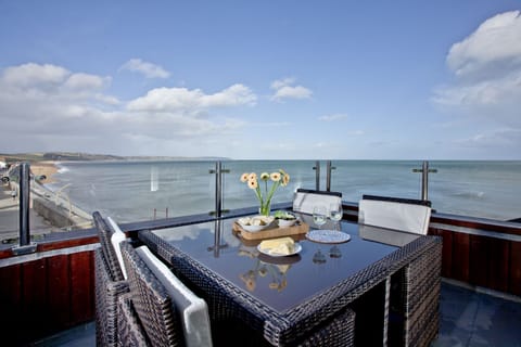 Balcony, Outdoor Dining, Sea View. 6 At The Beach