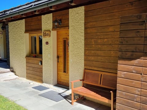 Building, Wood, Shade, Door, Outdoor Bench, Brick, Window, Brickwork, Cottage, Siding