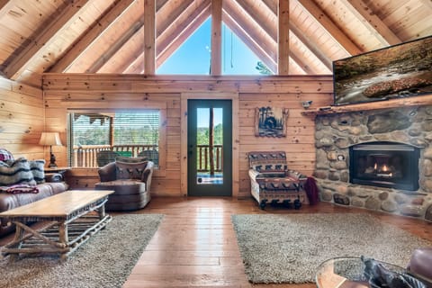 Relax in Seclusion after Exploring the Great Smoky Mountains National Park. From Alpine Rose, it is about 25 minutes to the National Park.