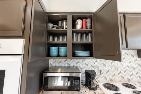 All the cookware and dishes you need for 8+. All the essentials are here!