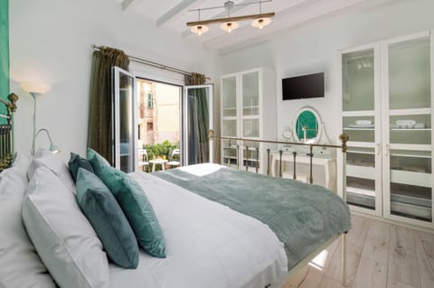 1 bedroom, laptop workspace, iron/ironing board, free cribs/infant beds