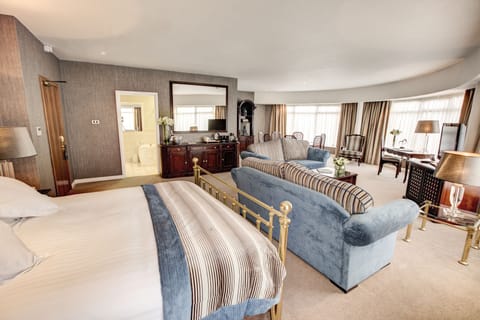 In-room safe, desk, laptop workspace, blackout drapes