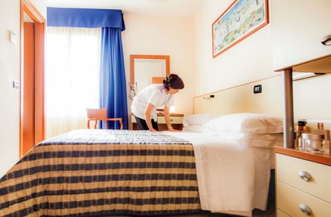 Economy Double Room, Courtyard View | Desk, soundproofing, free WiFi