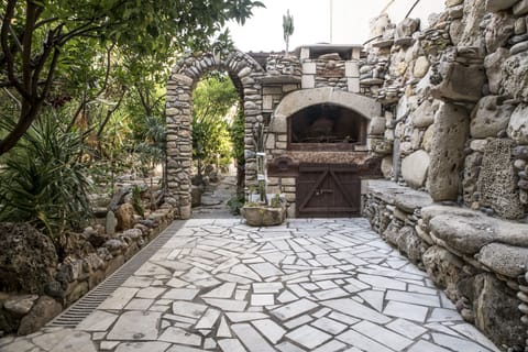 Family Apartment (Armonia) | Individually decorated, individually furnished, iron/ironing board