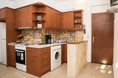 Fridge, coffee/tea maker, electric kettle