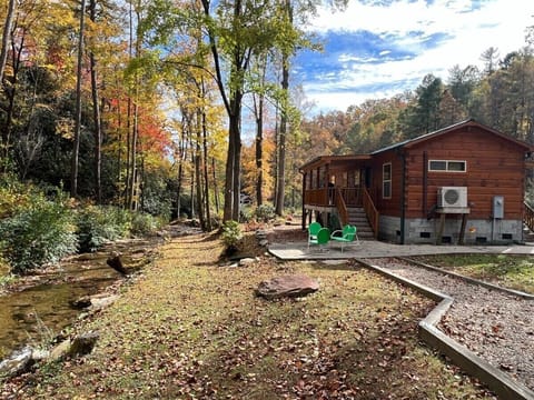 Bold creek, fire-pit, covered porch.