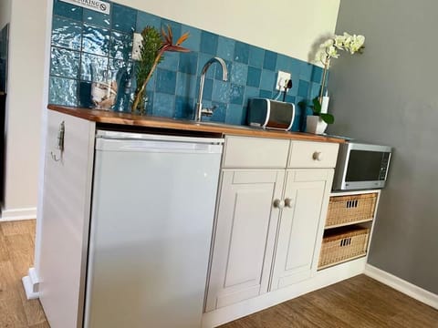 Deluxe Cottage, 1 Bedroom | Private kitchen | Microwave, stovetop, espresso maker, coffee/tea maker