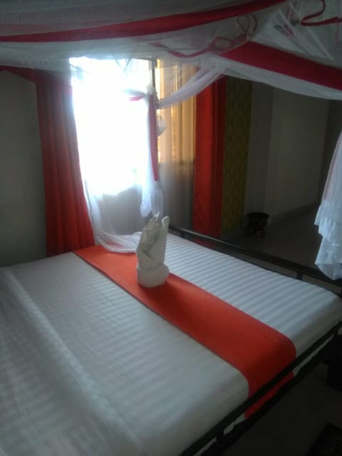 Double Room | Desk, free WiFi, bed sheets
