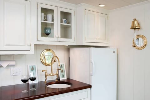 Float In Cottage Queen Bed Cove View | Private kitchen | Fridge, microwave, dishwasher, coffee/tea maker