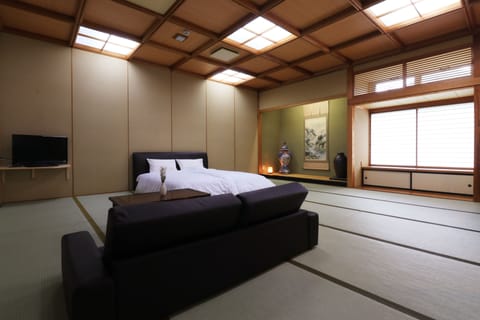 Room | WiFi (free)