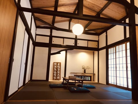 Design Room | Free WiFi, bed sheets