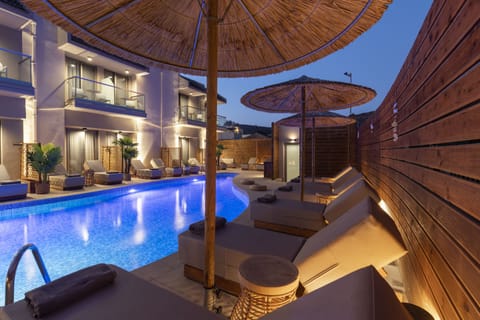 Seasonal outdoor pool, pool umbrellas, sun loungers