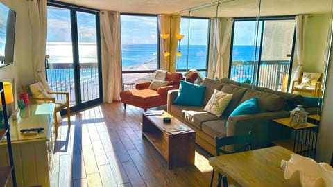 Living room with amazing views 