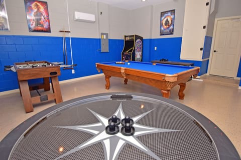 Unique 4 man air hockey game
