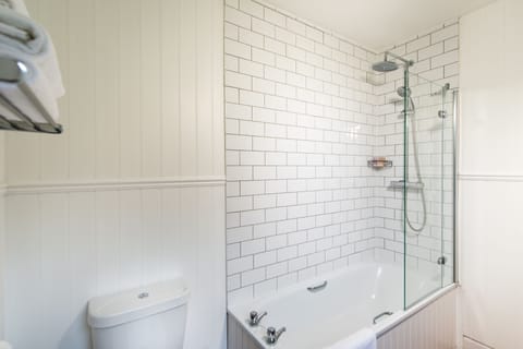 Separate tub and shower, deep soaking tub, free toiletries, hair dryer