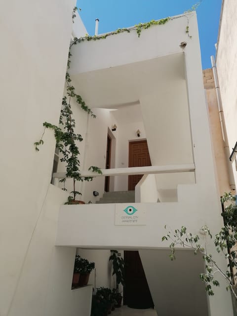 Apartment, 2 Bedrooms, Smoking, Balcony | Property entrance